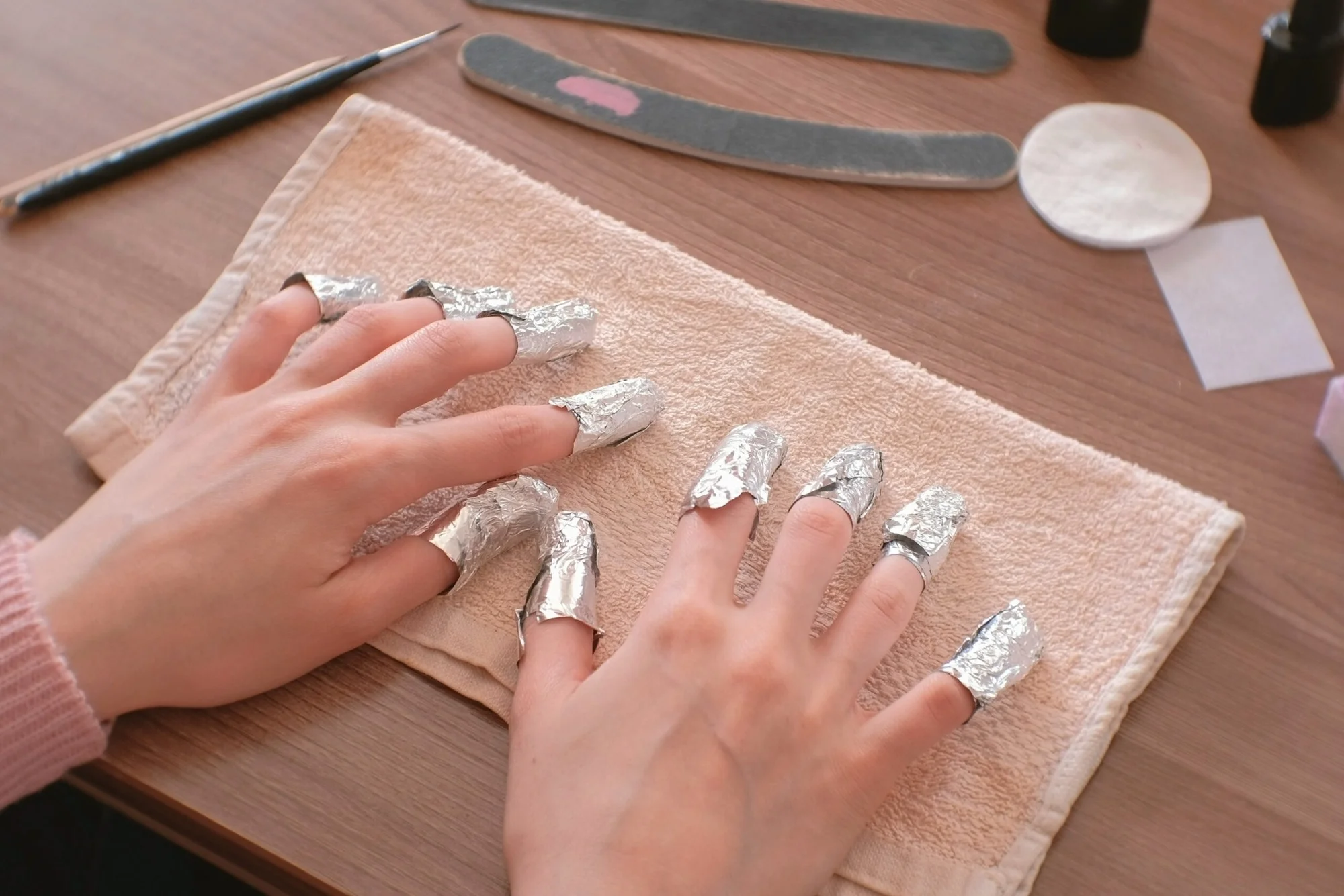 how do salons remove acrylic nails