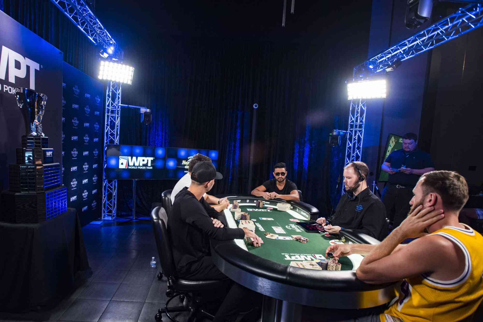 What Happens Behind the Scenes of a Live Casino Game